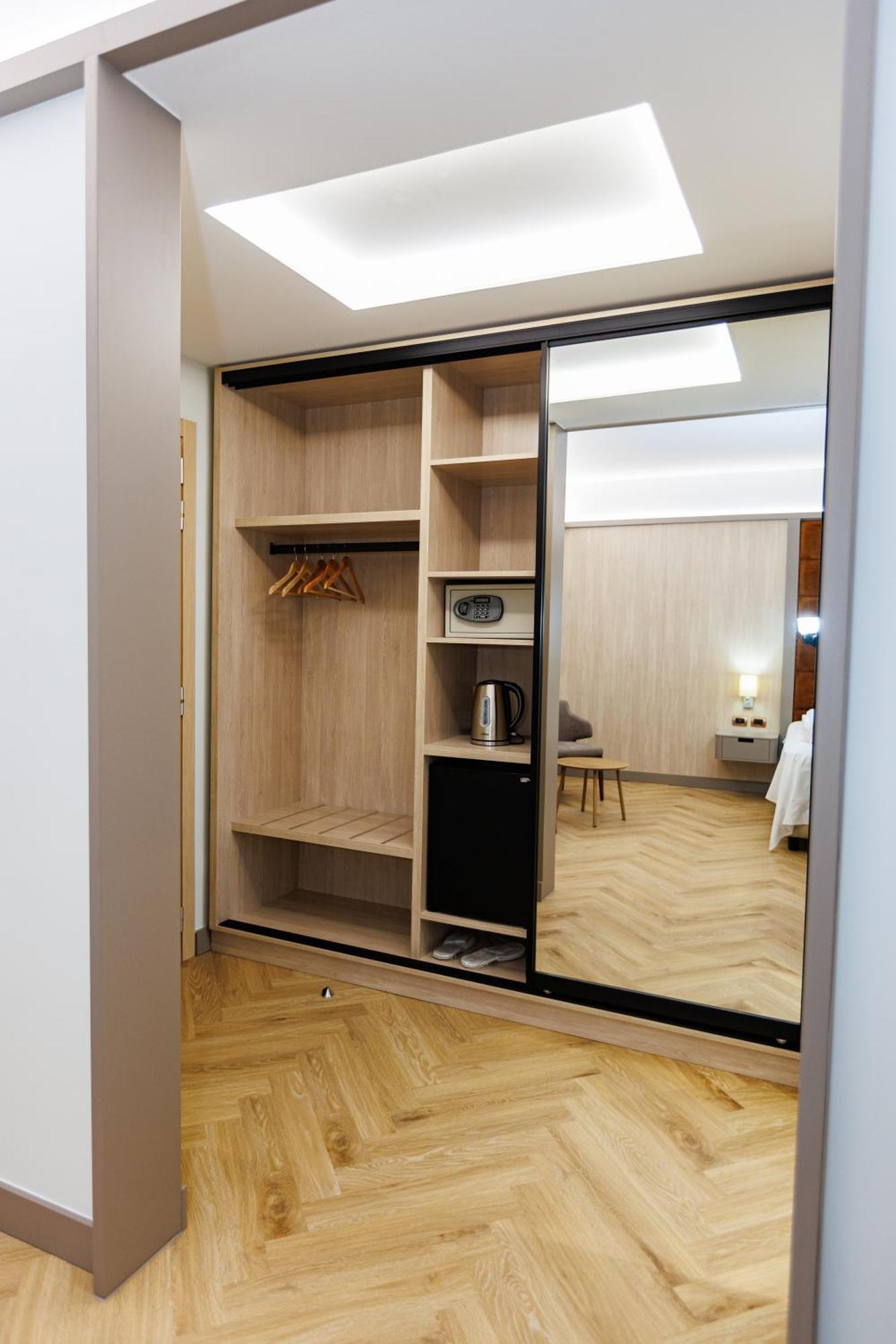 Hotel Fieri Екстериор снимка